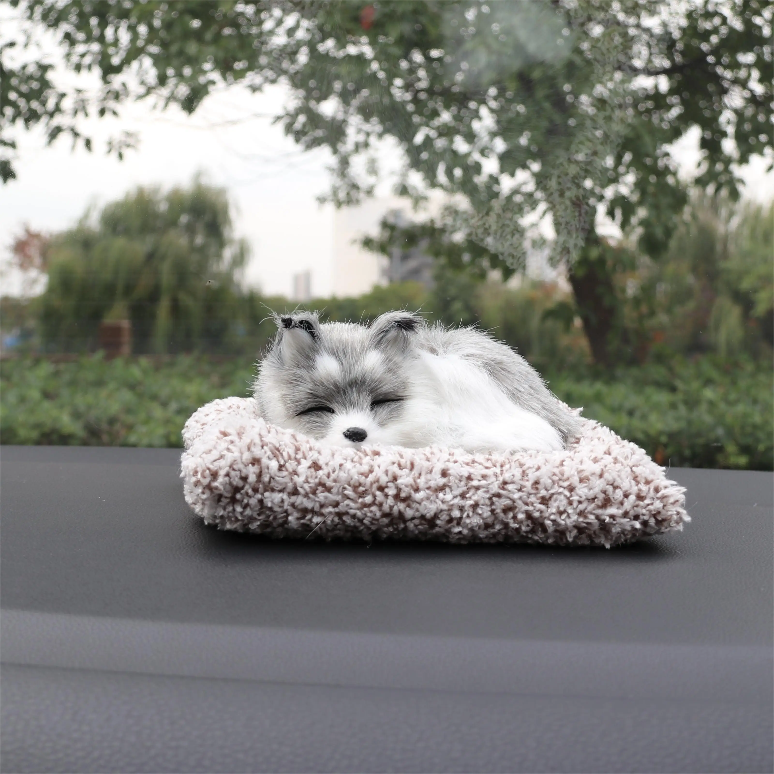 180g Cute Simulation Cartoon Dog Model Anime Design Style Plush Plastic Dashboard Ornament for Car Air Purifier