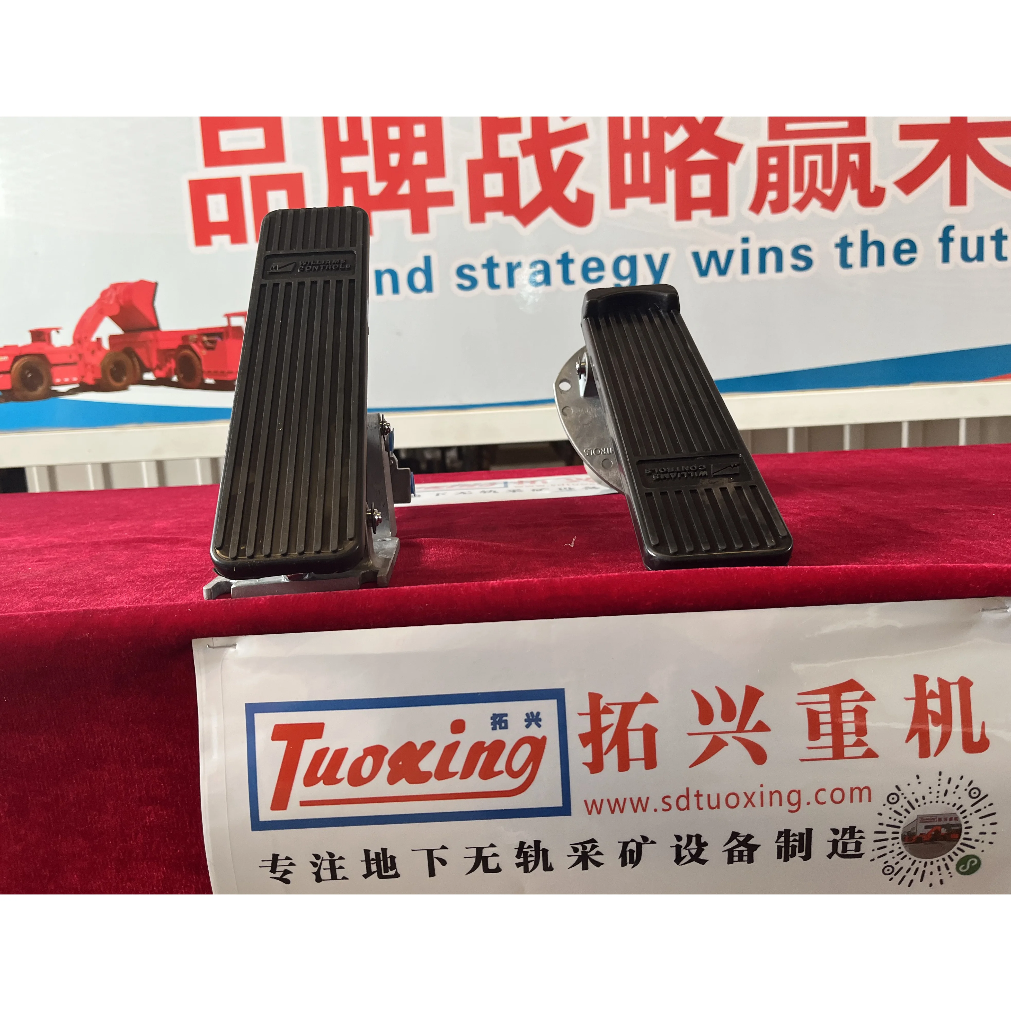 Mining Machine Spare Parts Equipment Components Customizable  Underground LHD Scooptram acceleration valve