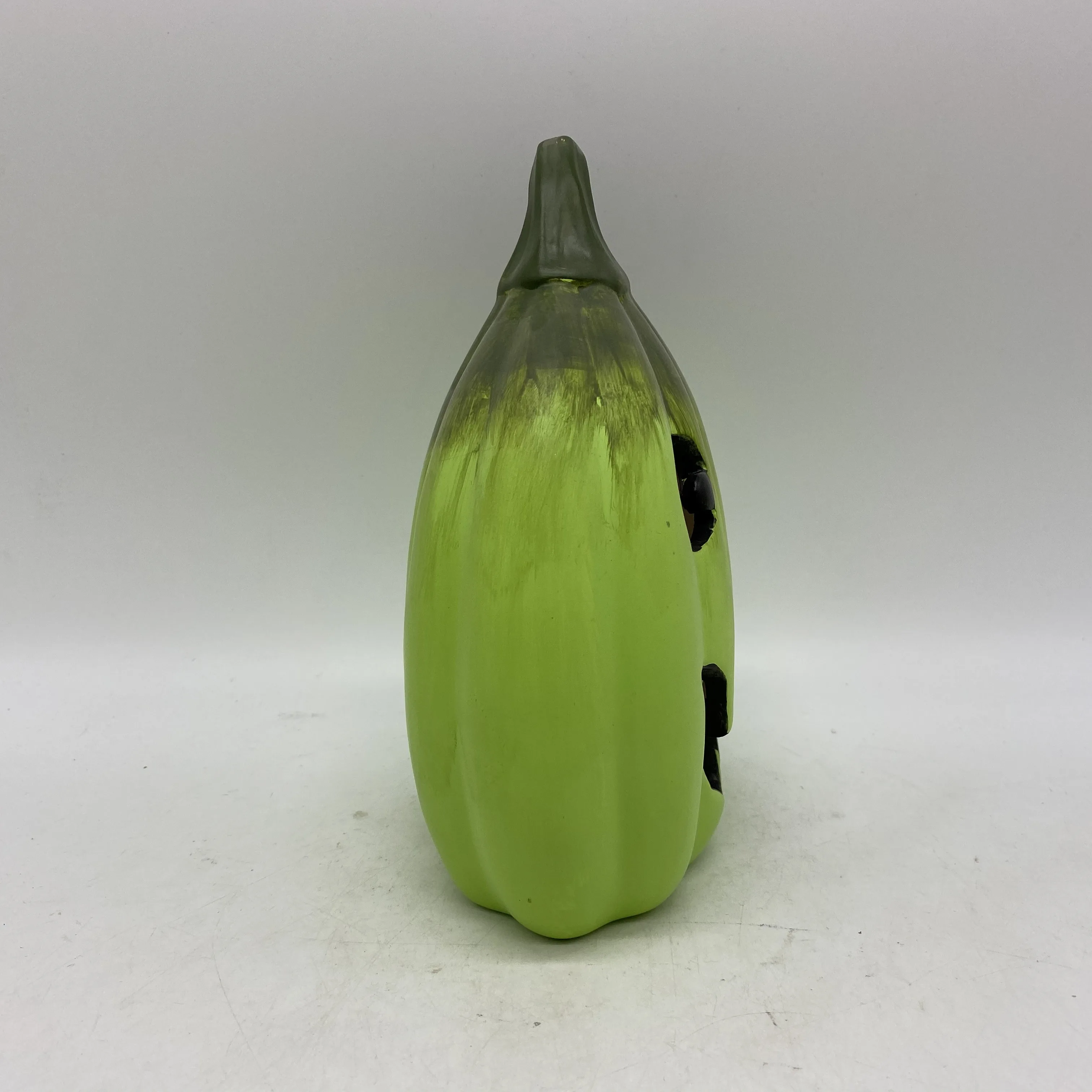 
new style ceramic holiday festical ornament halloween pumkin with led light 