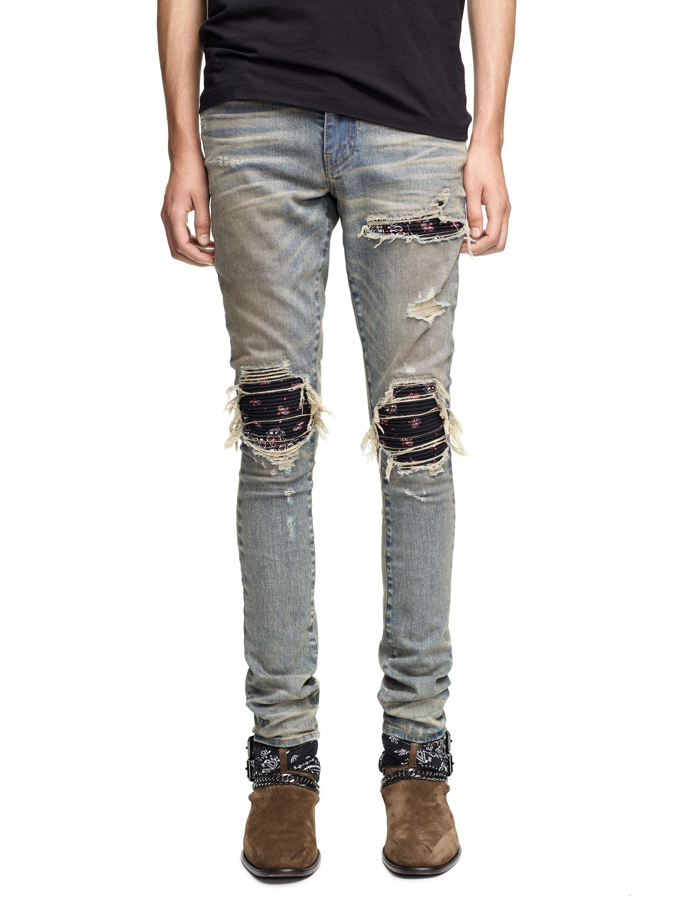 Винтажная бандана на коленях