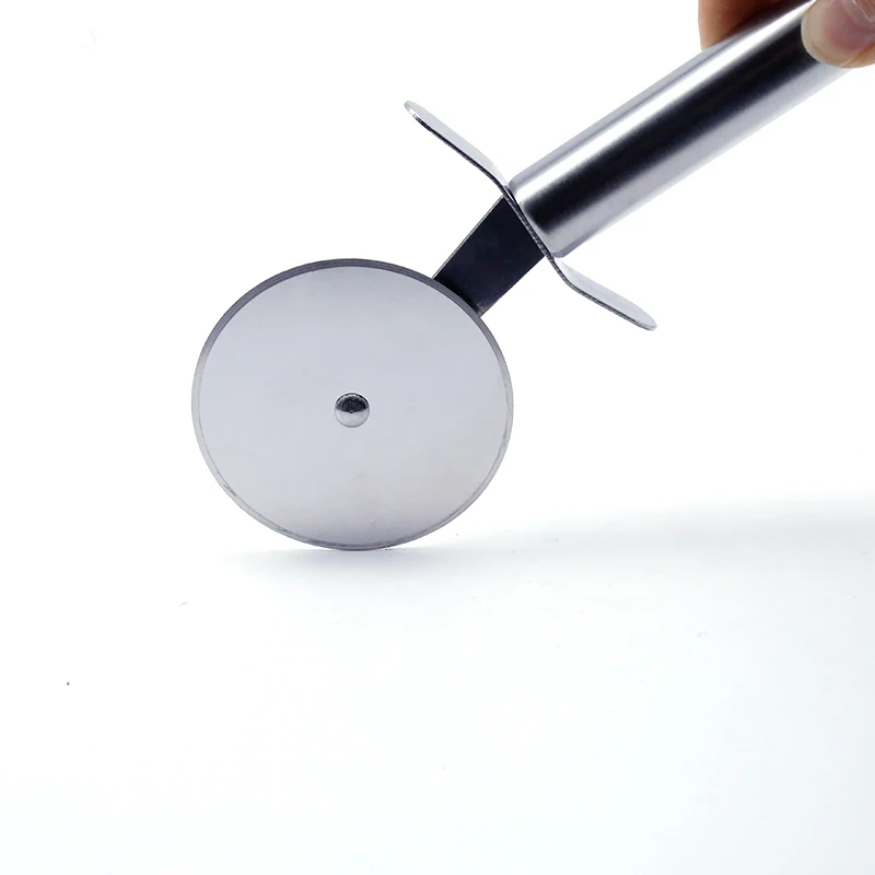 China factory kitchen tools stainless steel durable reused pastry slicer pizza cutter