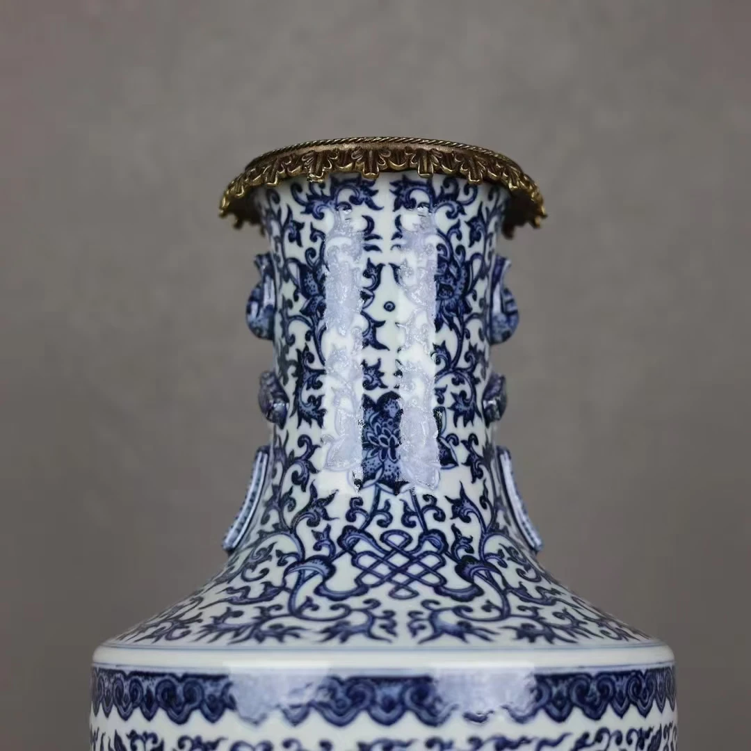 Jingdezhen Высококачественная антикварная расписанная вручную сине-белая фарфоровая ваза с орнаментом на аукцион Qianlong династии Цин