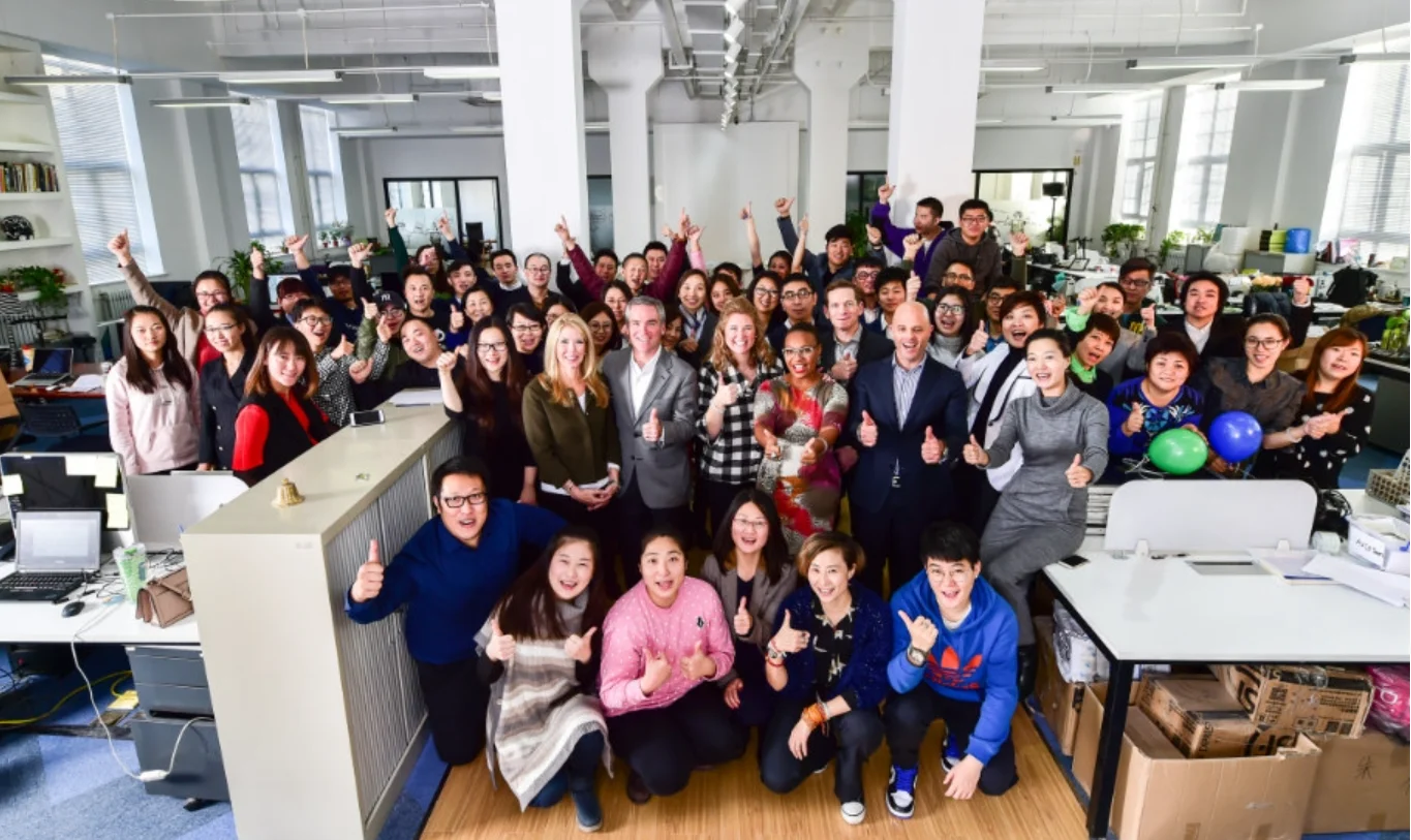 Good Price Original New DELL 960GB SATA SSD 2.5" with 3.5" caddy for r750 server