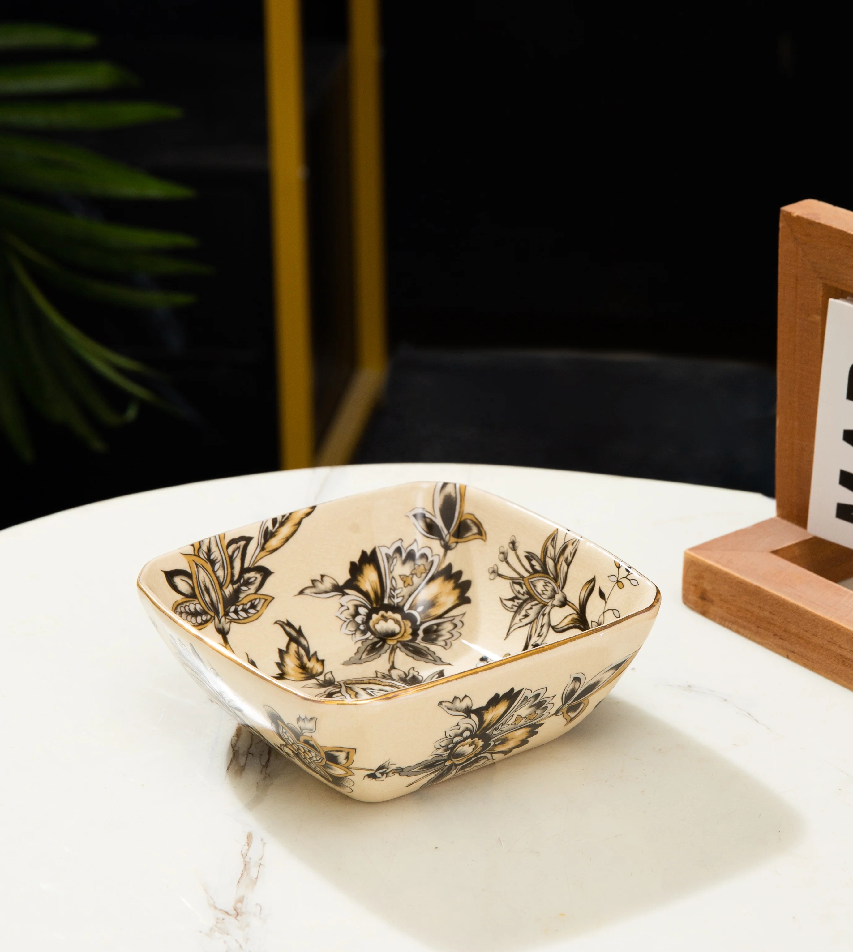 China manufacture high quality retro style handmade the middle east style luxury fruit plate bule flower pattern ceramic plate