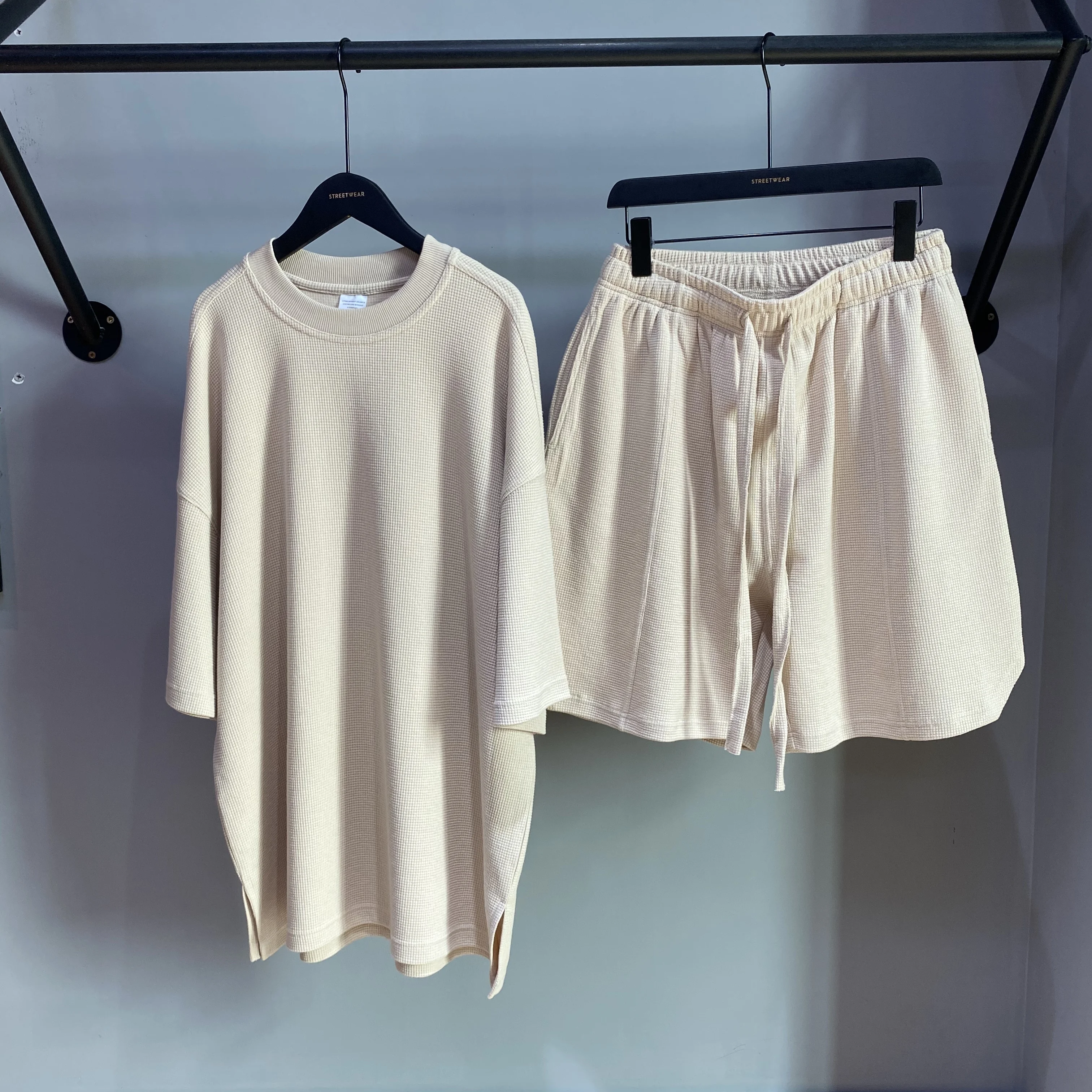 2022 Fashion heavy knitting waffle 260gsm plain tee shirts and half pants breathable thermal sweat shorts set men