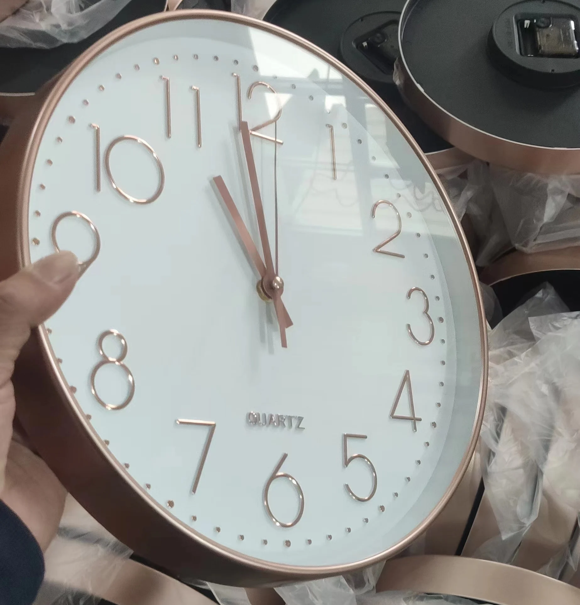 12 Inch White Modern Design Round Silent Non-ticking Customized Cheap Plastic Wall Clock with 3D Numbers for Home Decoration
