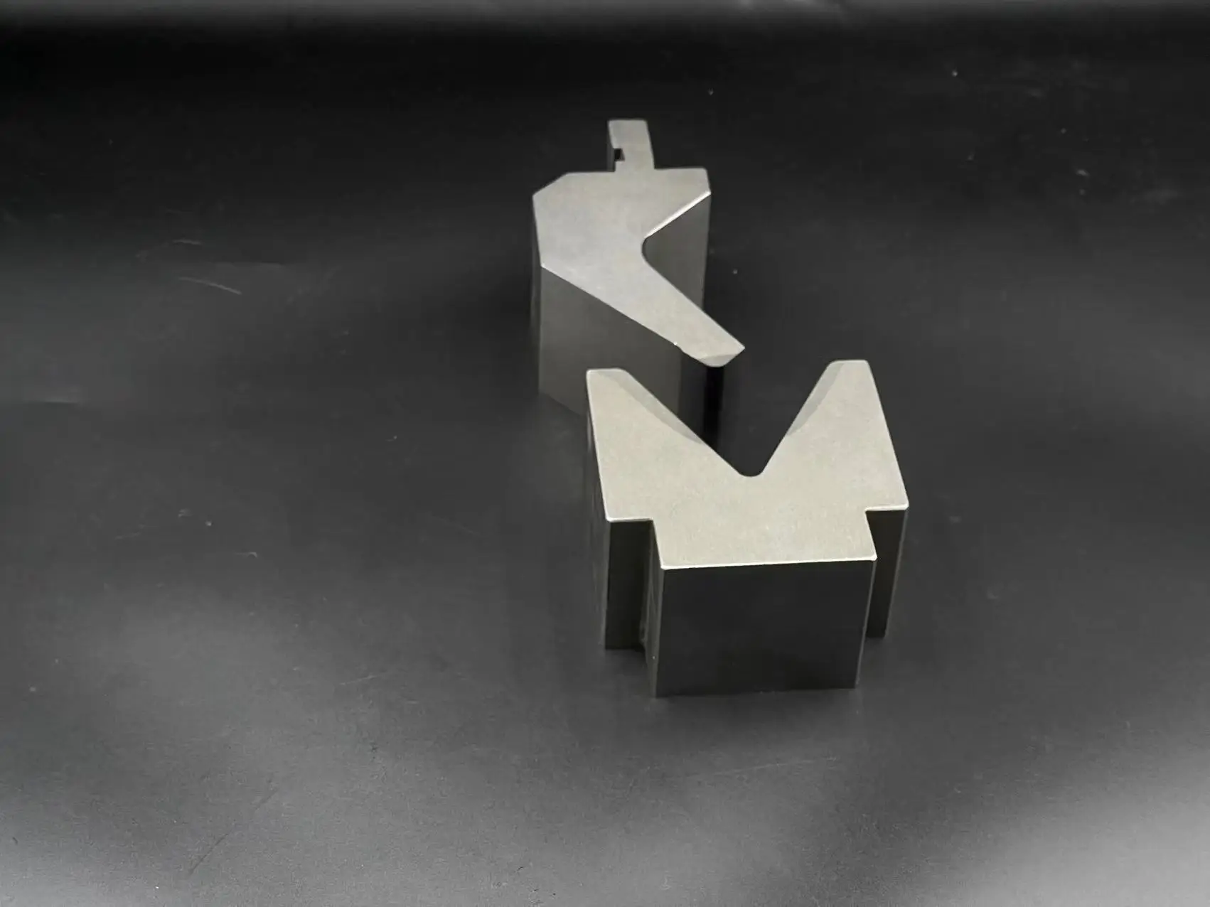 CNC High Quality Punch and Die Press Brake Tooling manufacturer AMADA press brake tooling sheet metal bending