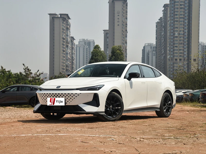 2024 Changan Uni-V турбо левое рулевое управление седан вентилируемый дисковый электронный паркинг новая газовая электрическая кожаная автоматическая коробка передач