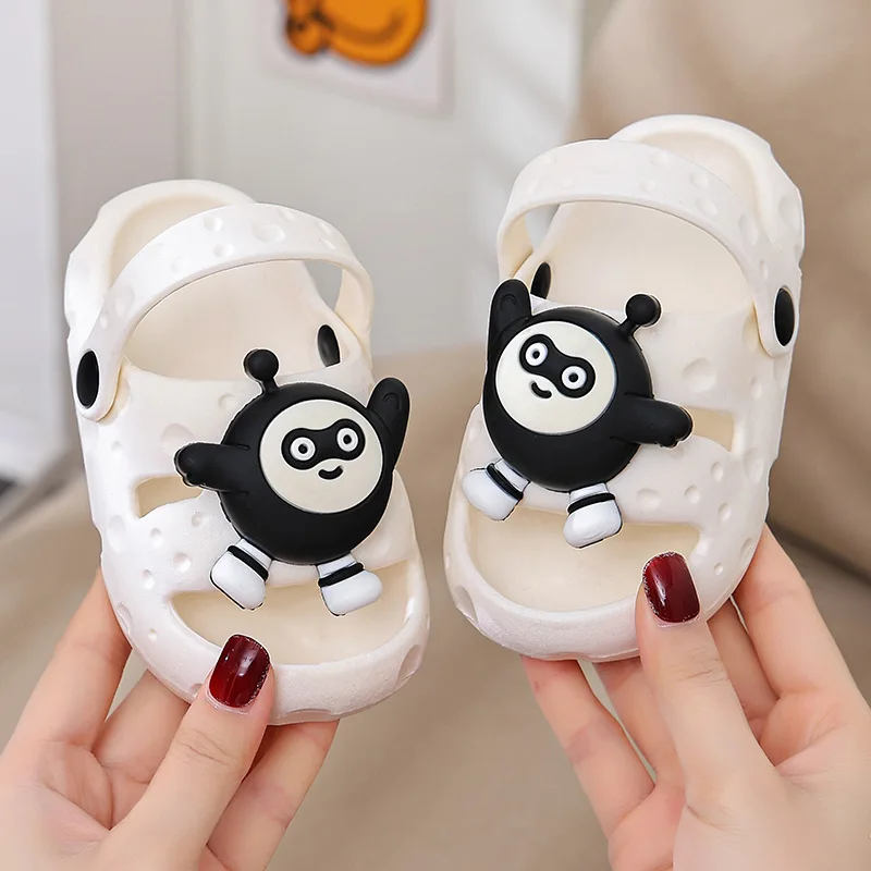 Оптовая продажа новый дизайн милые Мультяшные туфли из ПВХ обувь на нескользящей подошве сандалии детские летние тапочки для девочек и мальчиков