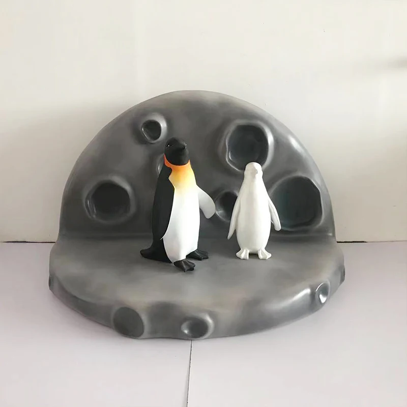 Customized Penguin Animal Sculpture Fiberglass animal sculpture For Shopping Mall Amusement Park Aquarium