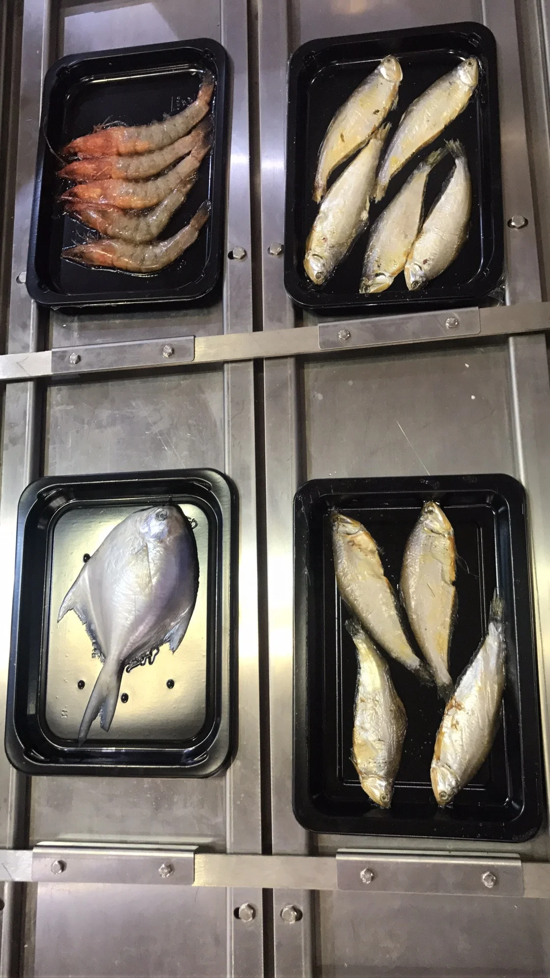 Automatic sausage (VSP) vacuum skin packaging machine line skin packaging machine packaging machine vacuum skin