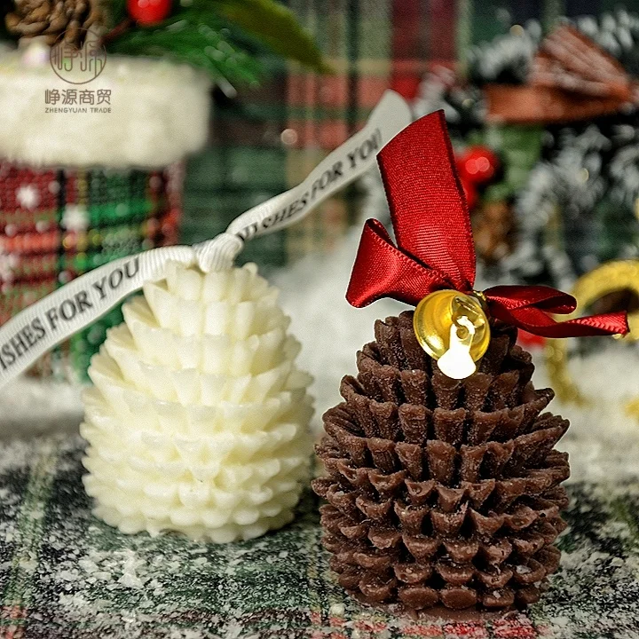 Handmade  Luxury  Christmas Decorated Private Label Soy Wax Scented Fragrance Pinecone Shape Candles  Christmas Tree Silicone