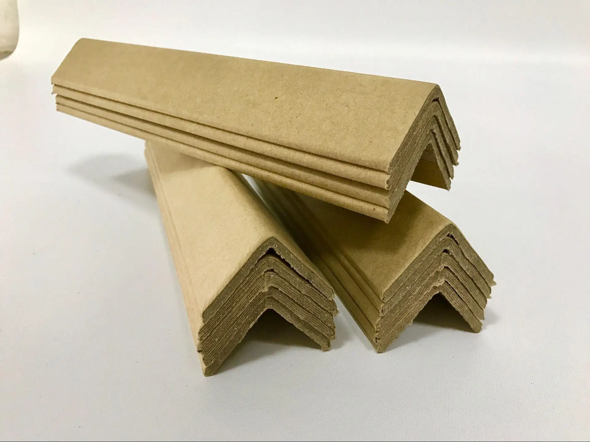 Logistics express packing ceramic tile board, brick carton furniture corner protection manufacturer customization