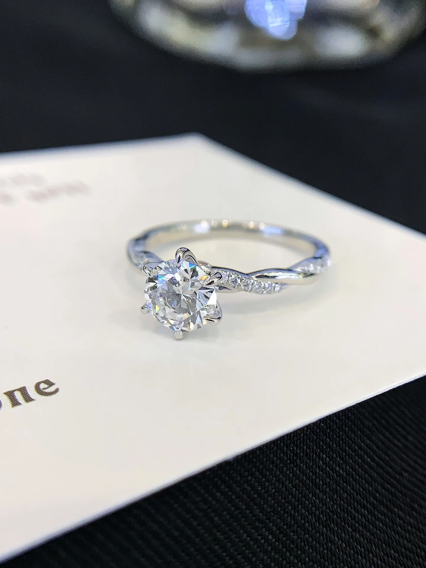 Custom 1.0 Carat Diamond Ring CVD Lab Diamond Fashion Twist Design Engagement Wedding Ring