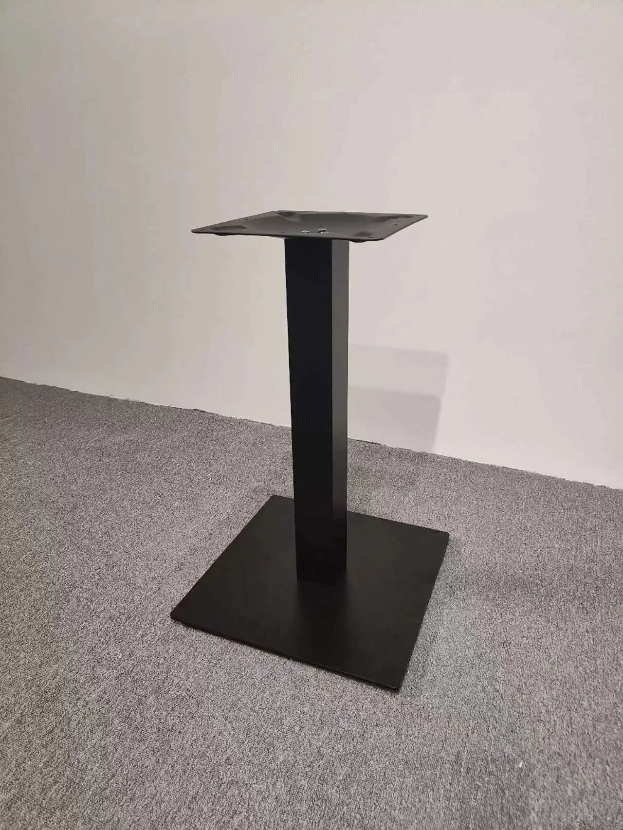 Modern Metal Restaurant Dining Tables and Chairs Furniture Set for Outdoor Hotel Living Room Hall Park Use