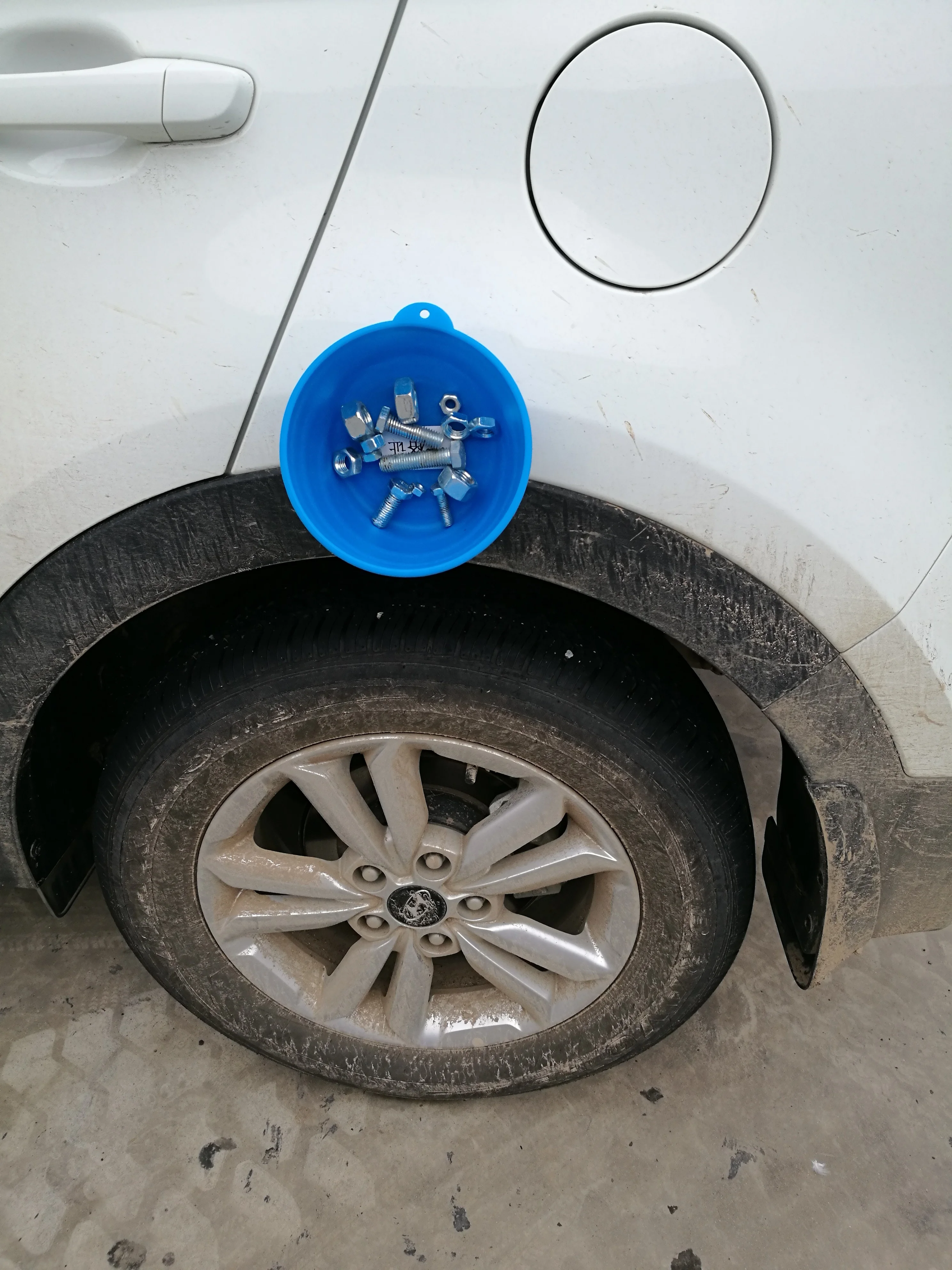 Car maintenance magnetic suction bowl screw tool storage box magnetic bowl magnetic storage tool plastic steel magnetic bowl