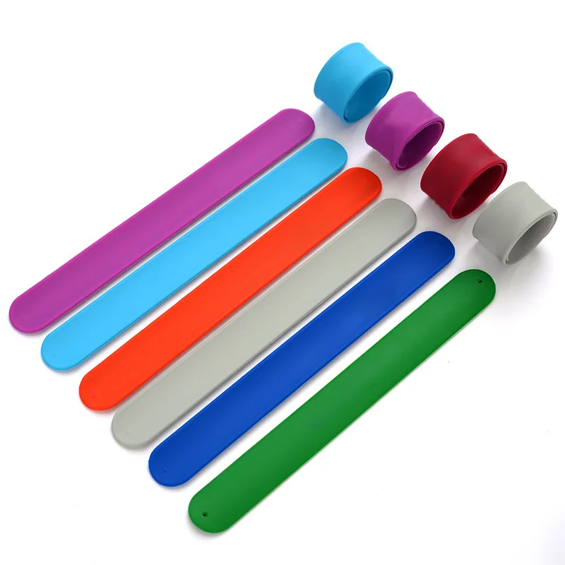 Promotion business giftd multi-color cheap 3d embossed logo silicone wristband rubber sports bracelet keyring