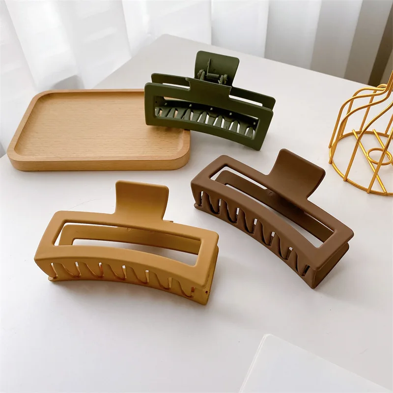 Yucat Wholesale 2022 New Amazon Women Fashion 13-cm Big Matte Plastic Hair Claws Resin Large Hair Clips For Thick Hair