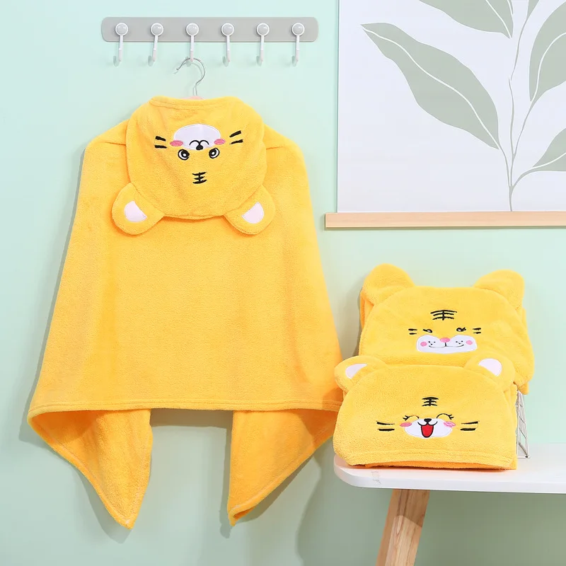 Wholesale Soft and Water Absorption Coral Fleece Baby Bathrobes Cute Hooded Robes Cloak Bath Towel Baby Blanket