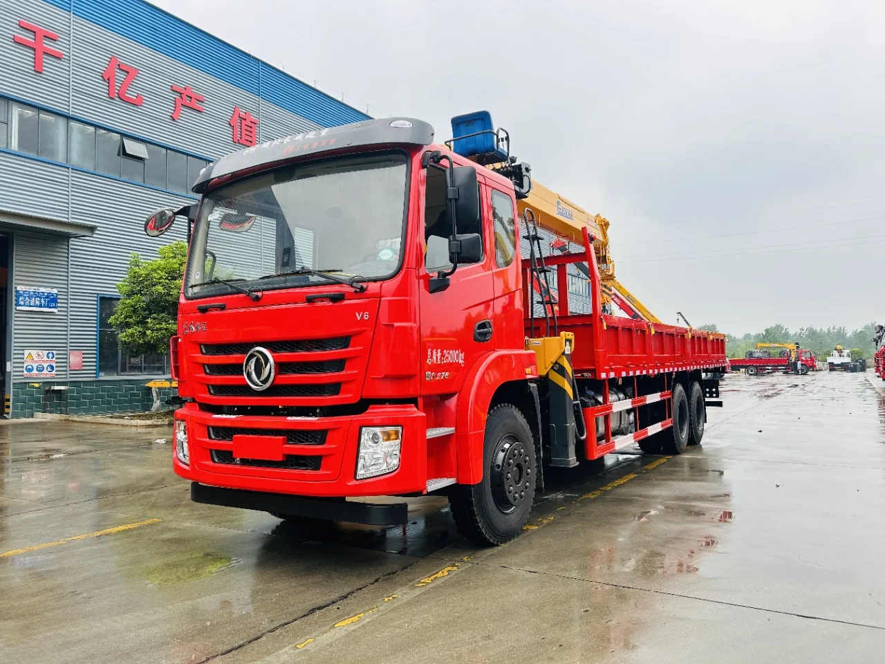 Телескопический кран Dongfeng для пересеченной местности 12 тонн самосвал