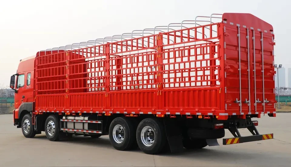 China Brand JAC  Cargo Truck 490hp 8x4 Fence Lorry Truck Euro VI Auto Transmission Dumper Truck for Sale