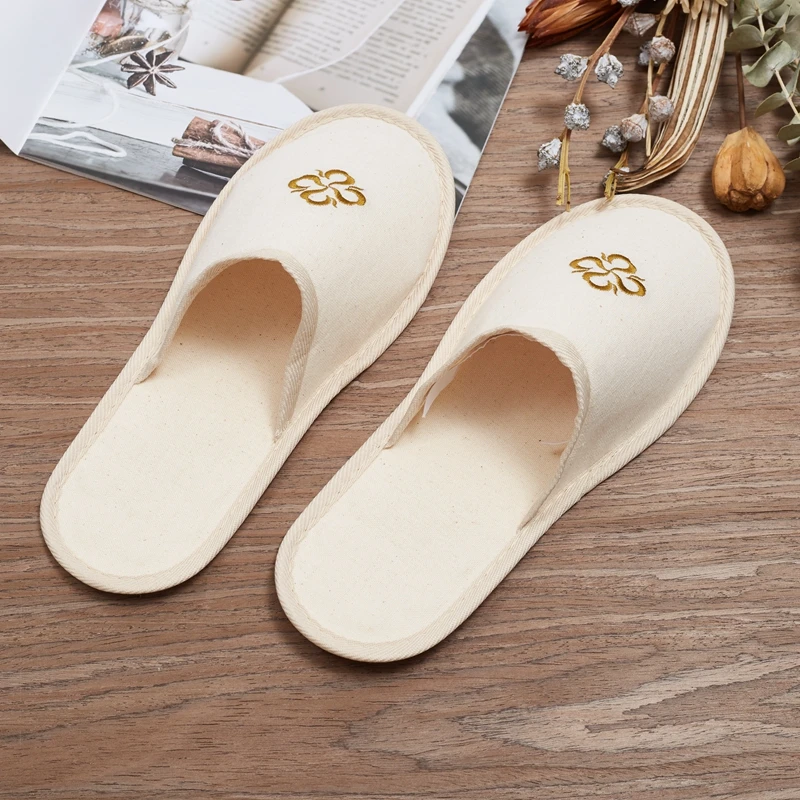 Best Product Biodegradable Cotton Canvas Pulp Bottom Hotel Slippers For Luxury Hotel Logo Custom
