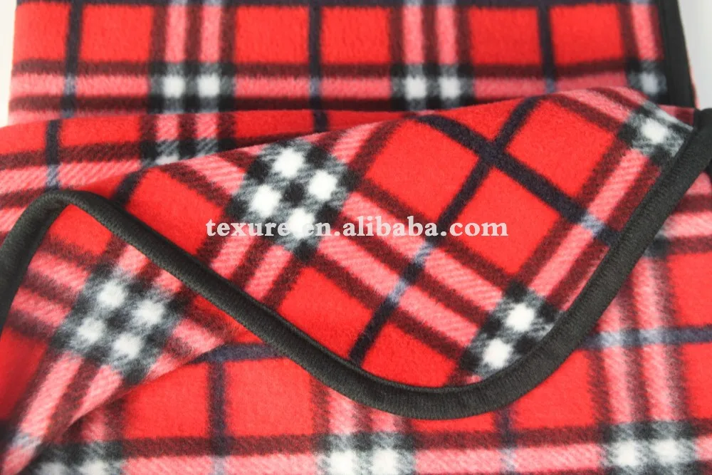 100% Polyester Custom Logo Soft Warm Red Plaid Fleece Blanket Roll Up With Pouch 130x150cm