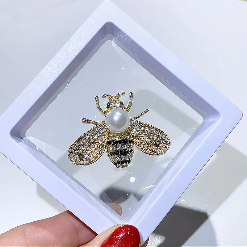 Hot Sale 48 Style Women Luxury Brooches Pins Dainty Designer Brooches Pearl Butterfly Fashion Brooch