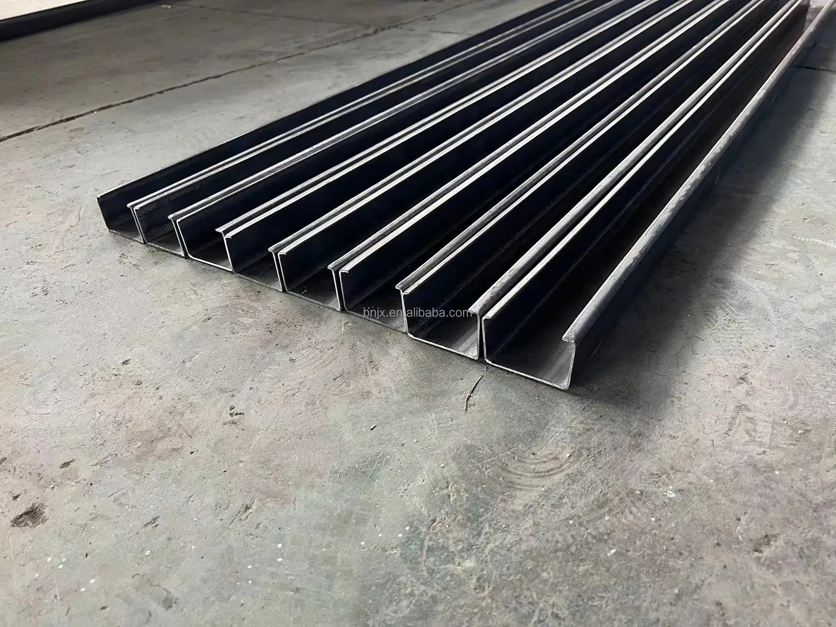 Hot selling high quality steel machine metal c-shaped steel automatic tracking and shearing c-shaped steel forming machine