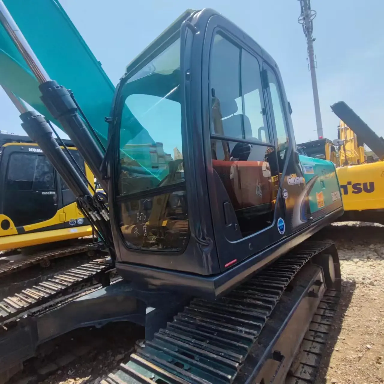 Экскаватор гидравлический гусеничный японский оригинальный Kobelco 210 200 240 260 двигатель сельскохозяйственный горный экскаватор для продажи