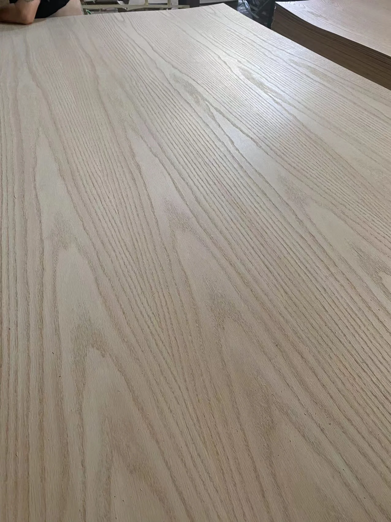 Factory price natural veneer 0.45mm 0.5mm 0.6mm red/white oak veneer veneer oak