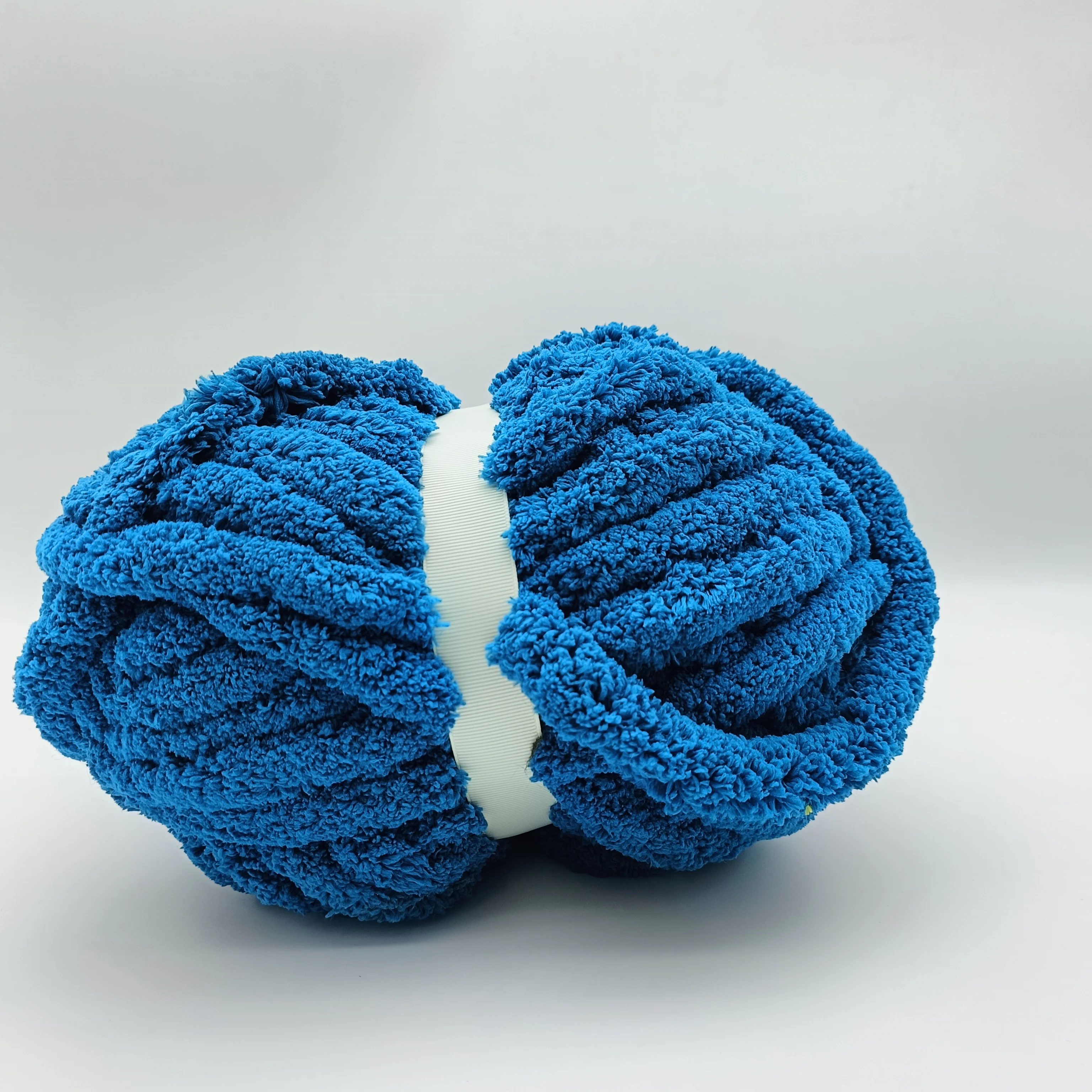 Home decor giant yarn 100%polyester 240gram/roll 25meters for handmade blanket