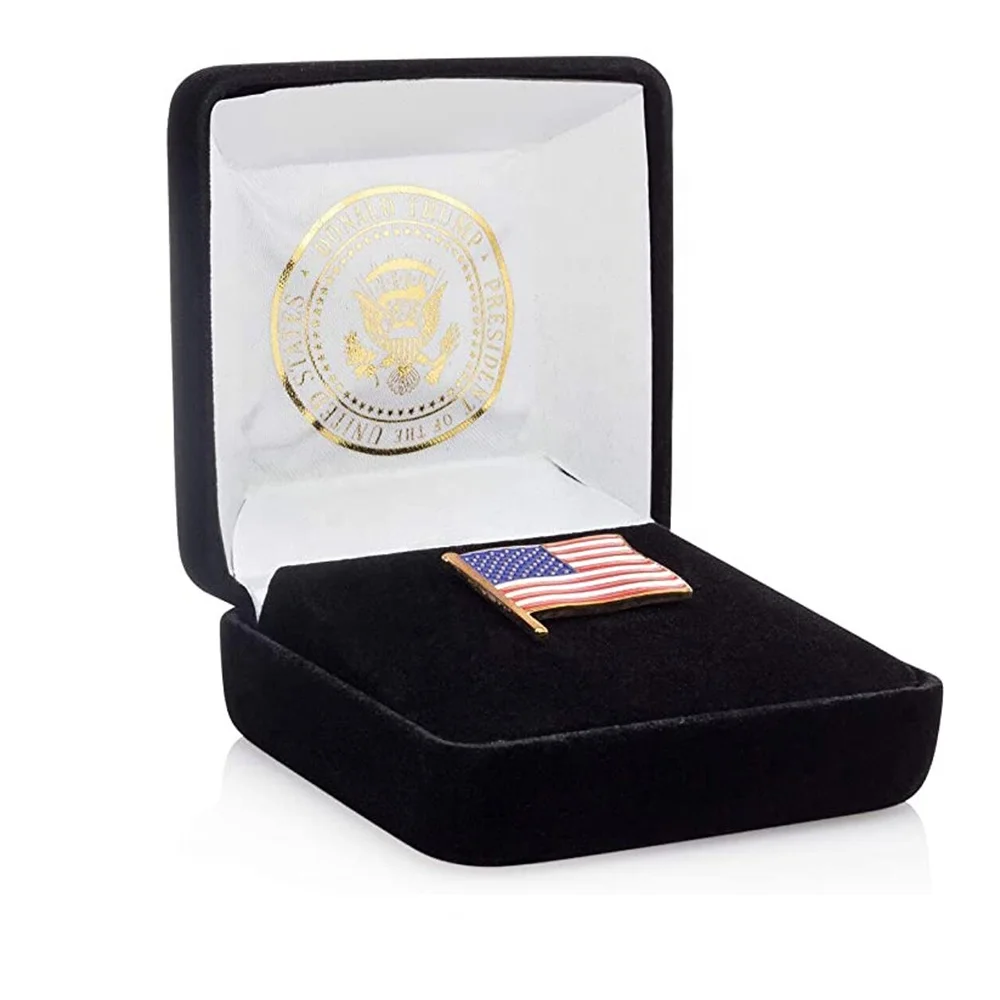 Custom American Flag Lapel Pin Antique Style with Polished Finish Made of Iron by Factory Supplier Souvenir Badge