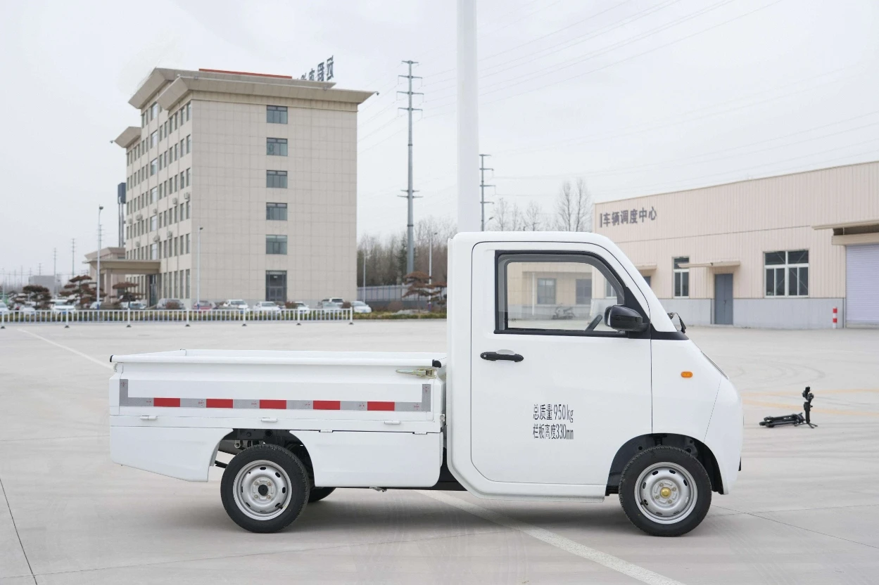 Four Wheel Drive Mini Trucks chinese Mini Truck 80KM/H electric Mini Pickup Dumpster truck