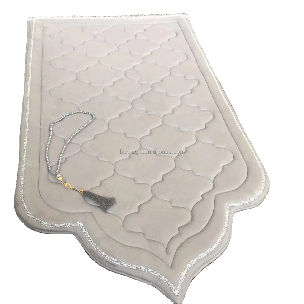 Customized High Quality Soft Velvet  Foldable Antislippery embroidery Pattern  Foam  Sejadah Prayer Mat for Muslim Worship