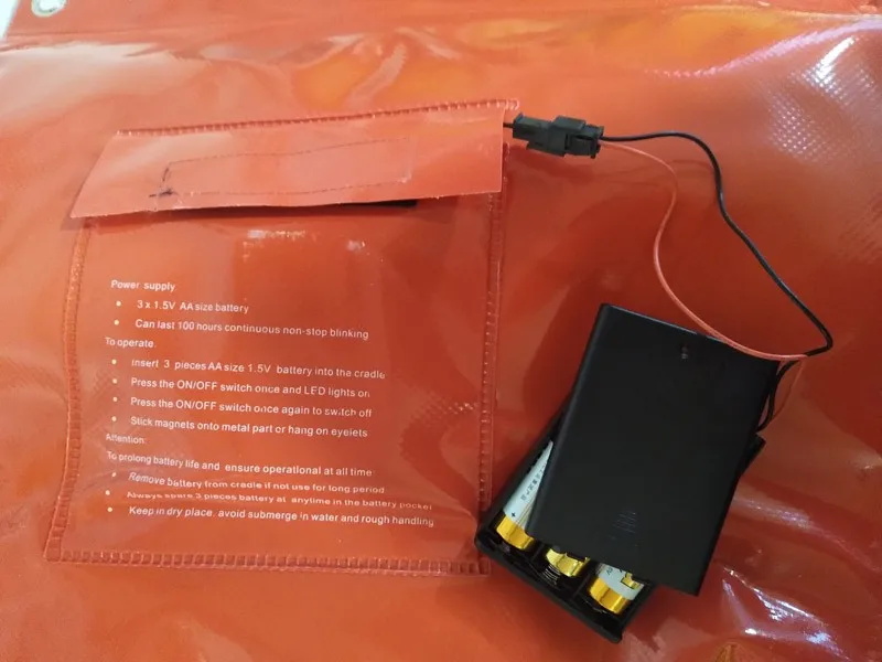 DS-4685 red car flashing arrow direction car emergency light chevron road sign