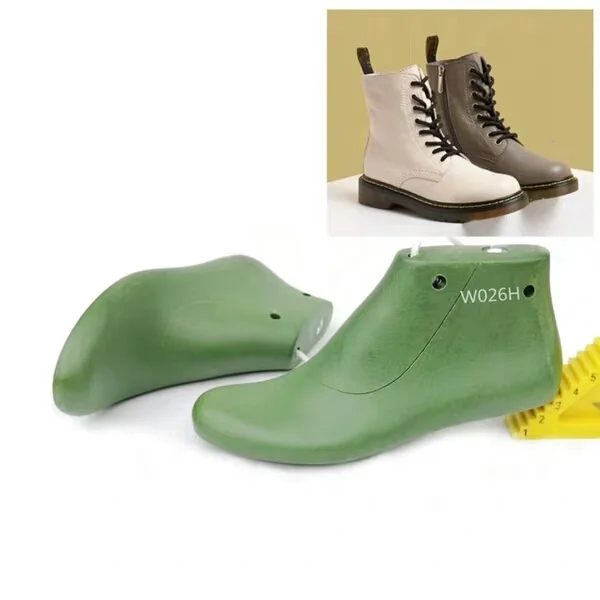 Женские сапоги на низком каблуке