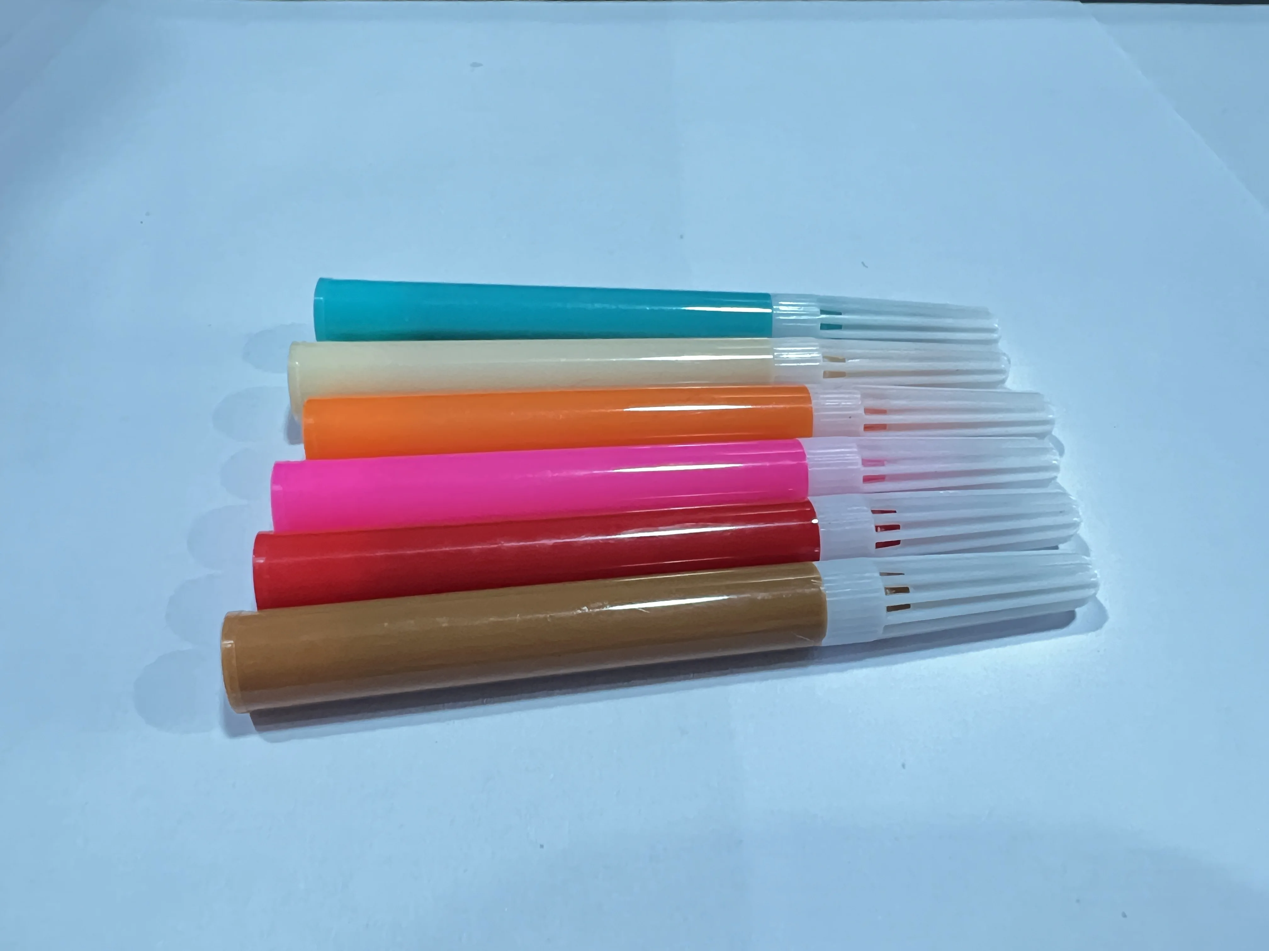 2023 creative fancy non-toxic lipstick shaped multi colored highlighter marker pen for writing advertising promotion gifts