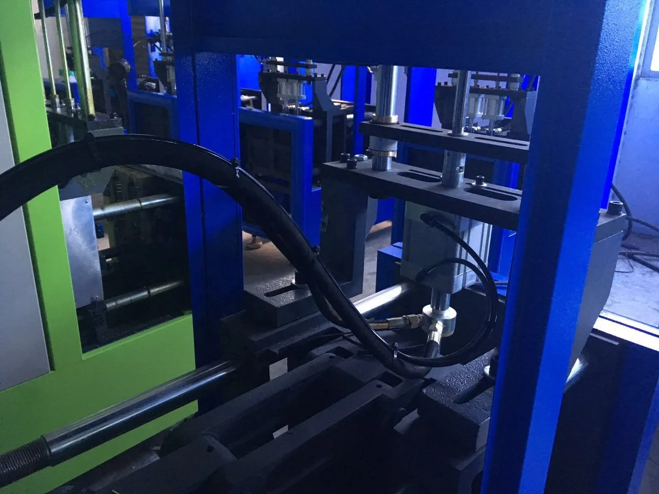 make 5L 6L 7L PET bottle  machine  blowing bottle machine