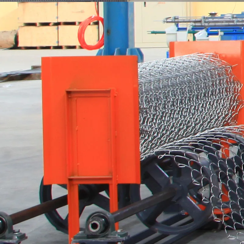Advanced diamond mesh whole single wire chain link fence making machine
