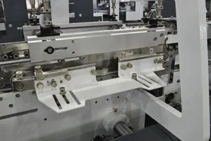 Automatic Cold Spray System 3 Guns 4&6 Points Cardboard Box Forming Corner Folding Gluing Automatic Folder Gluer Machine