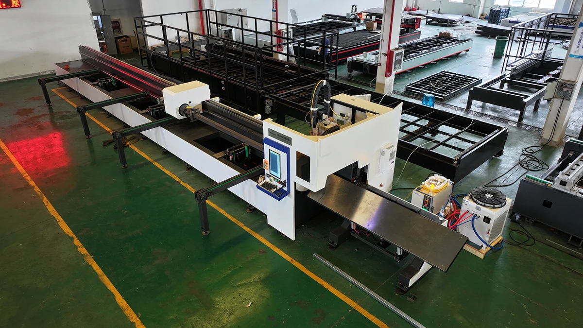 New Type Laser Pipe Cutting Machine 12000W for 13m Tube Cutting