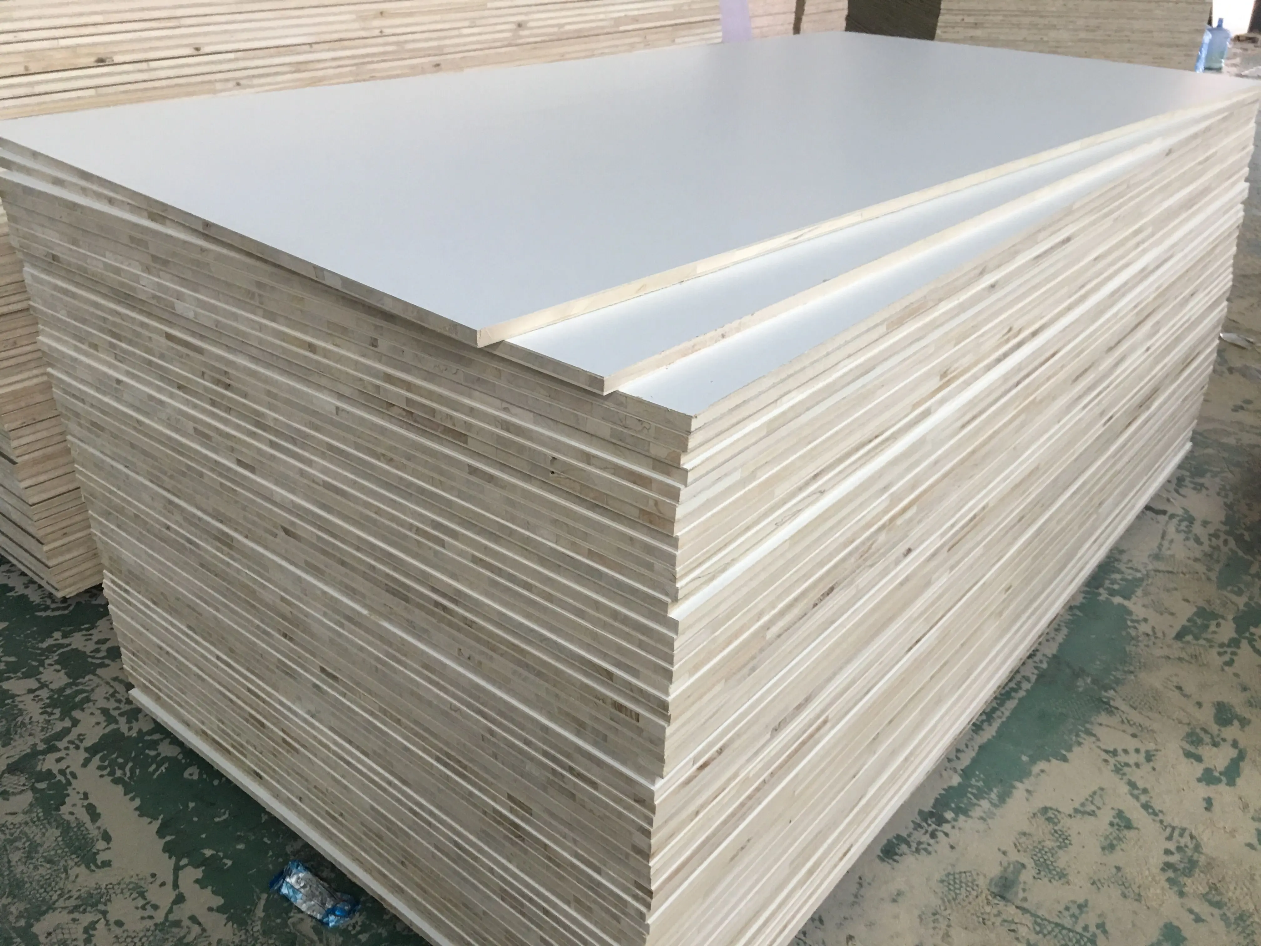Factory price sales Furniture wardrobe for Melamine wood veneer 4*8ft Block Board Laminated Block board