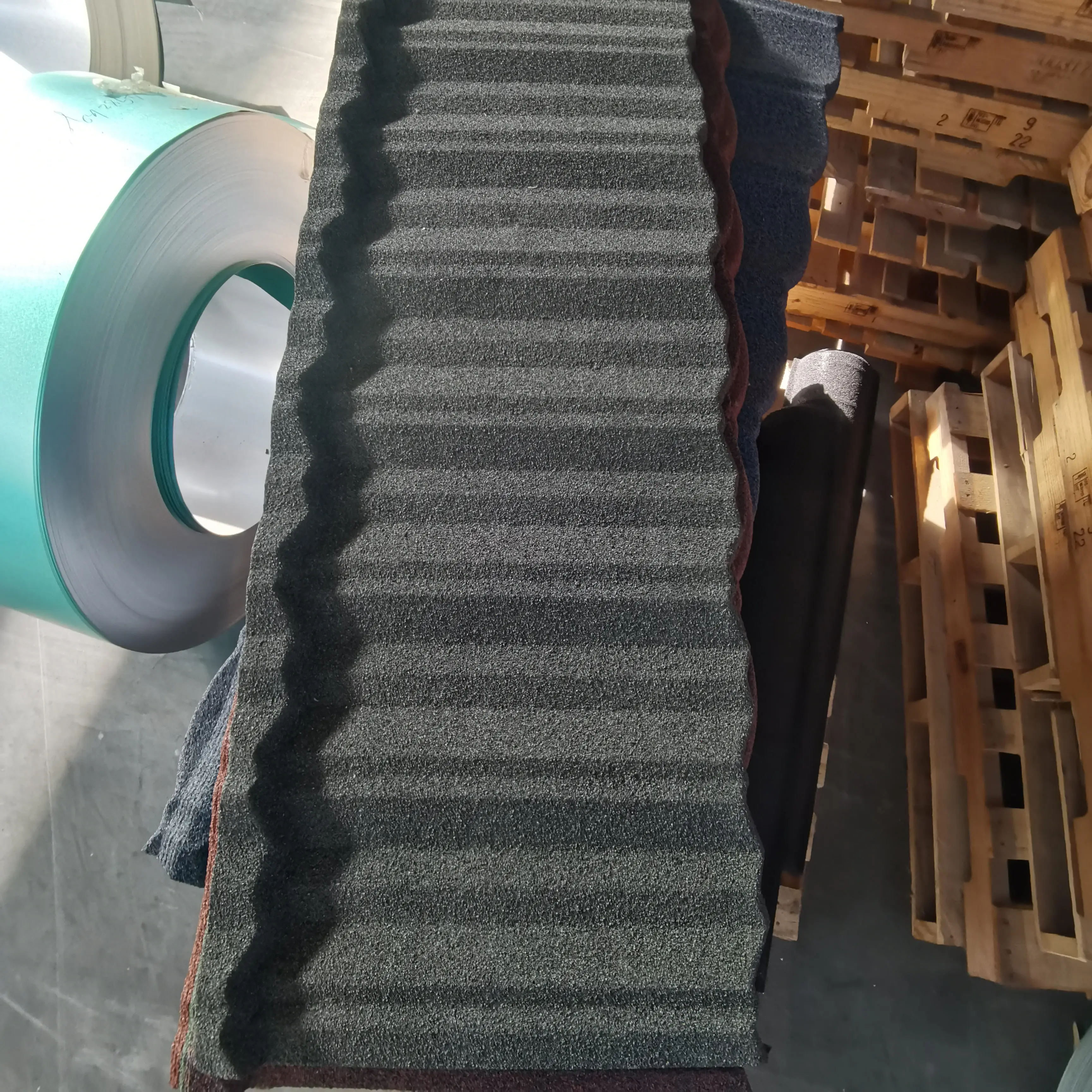 No Fading Aluzinc Roofing Sheet  Corrugated Zinc Metal Steel Stone Coated Roof Tiles Price