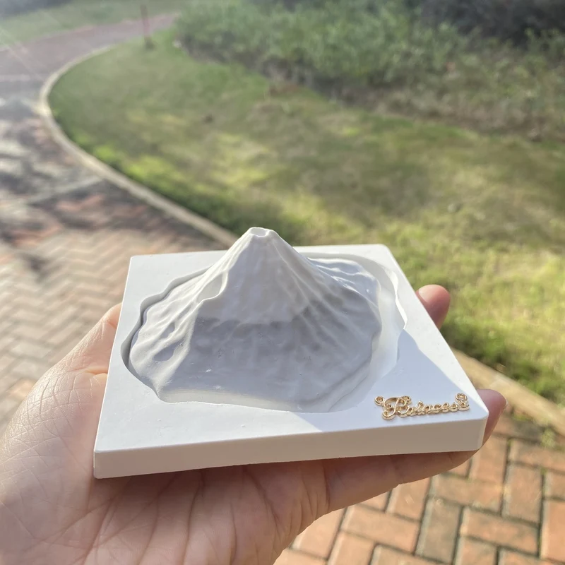 Mount Fuji Decoration Aromatic automotive ceramic diffuser Stone white Purple suspension Oval Reserve aromatic ceramic