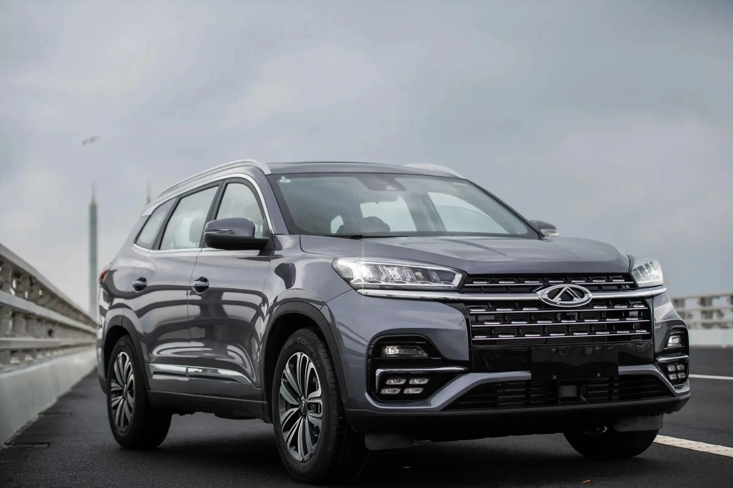 Chery Tiggo 8 Plus SUV 197hp 1.6T Turbo Petrol 200km/h Automatic Gearbox R18 Tire Light Interior Rear Left FWD New Condition