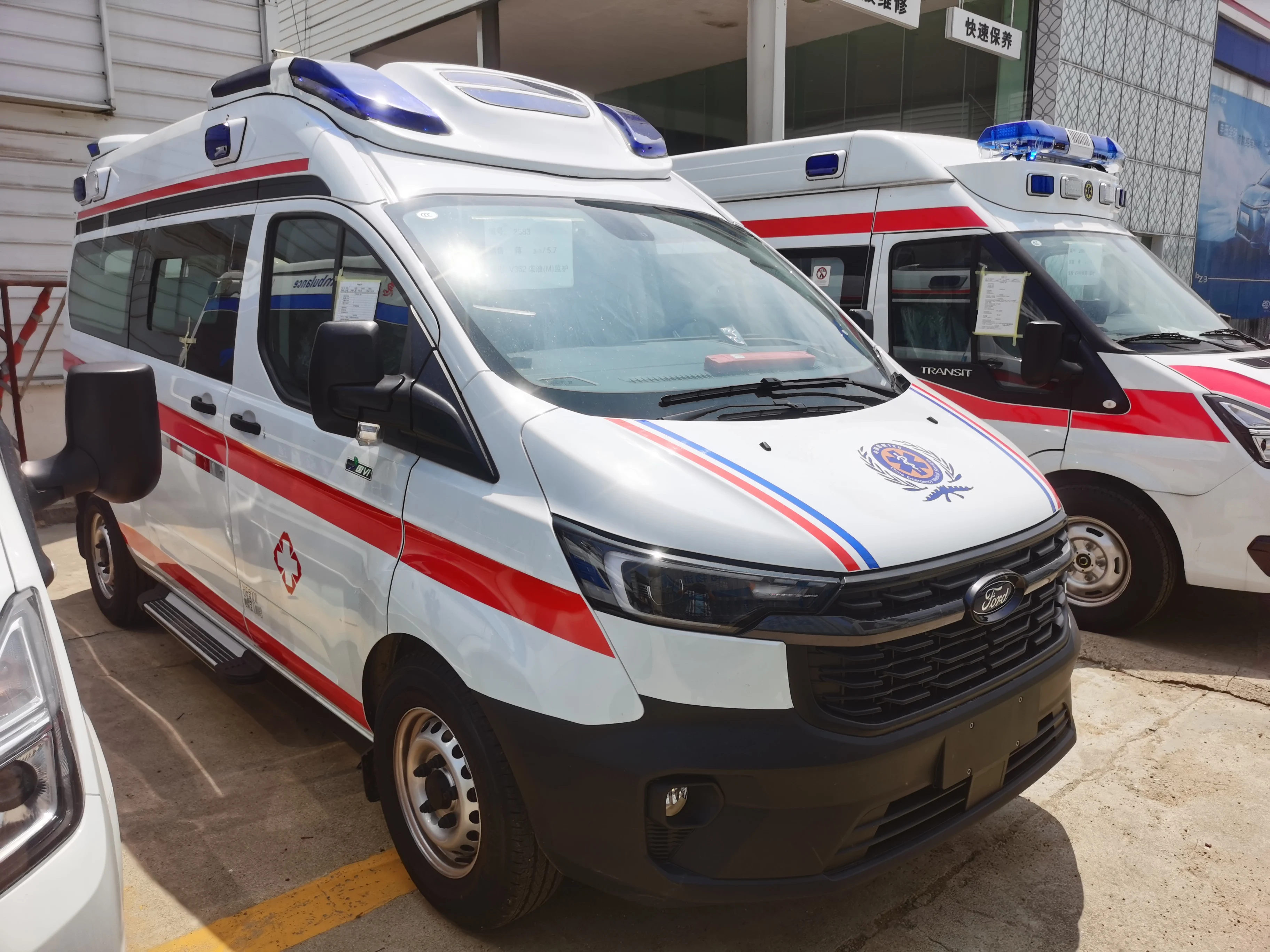 Автомобиль скорой помощи EMS автомобиль F ord 4*2 медицинский грузовик для продажи