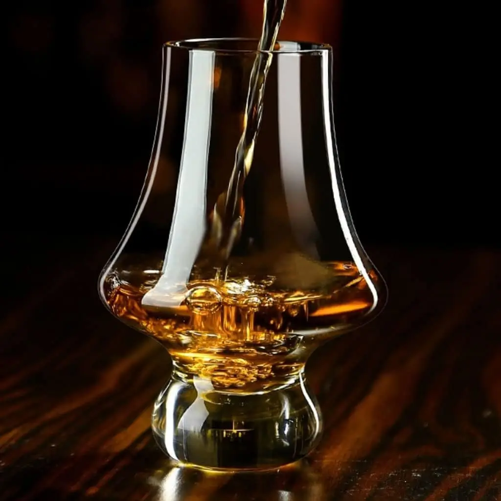 Wholesale Handmade Unique Stemmed Tulip Vertical Striped Lead-free Crystal Shot Whiskey Brandy Tasting Glass