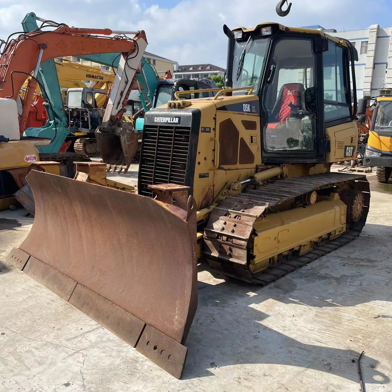 Б/у гусеничный бульдозер cat D5G D5K D5H D6D D6R для продажи