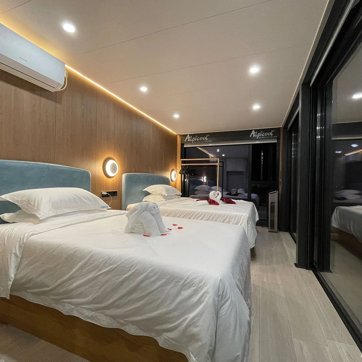 Zcamp V7 Stainless Steel Outdoor Camping Prefab House Movable Capsule Tiny Houses Modular Design